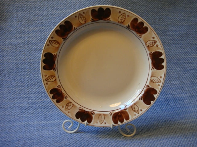 Brown Laurel lautanen  