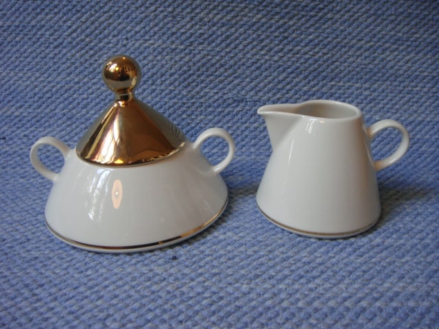 Arabia Harlekin Gold sokerikko ja kermakko.