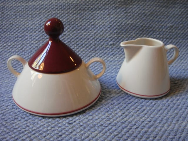 Harlekin Red Hat sokerikko ja kermakko  