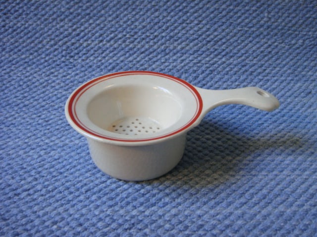 Punaraita teesihti  