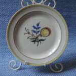 Arabia Windflower lautanen kellertävä massa.