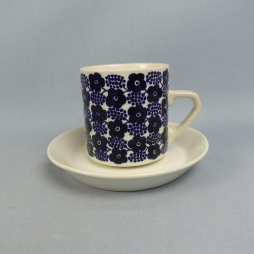 Arabia Rypäle kahvikuppi sininen.