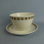 Arabia Tähti kastikeastia + lautanen keltainen.