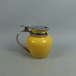 Arabia Sinappiastia kannella keltainen SG-malli.