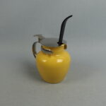 Arabia Sinappiastia kannella keltainen SG-malli.