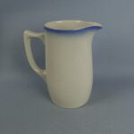 Arabia Orvokki maitokannu sininen puhalluskoriste SO-malli.