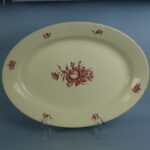 Arabia Kolme ruusua tarjoiluvati punainen.