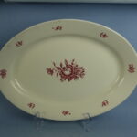 Arabia Kolme ruusua tarjoiluvati punainen.