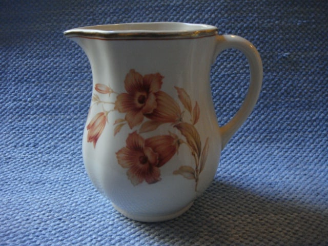 I.O-mallin maitokannu 16 cm.
