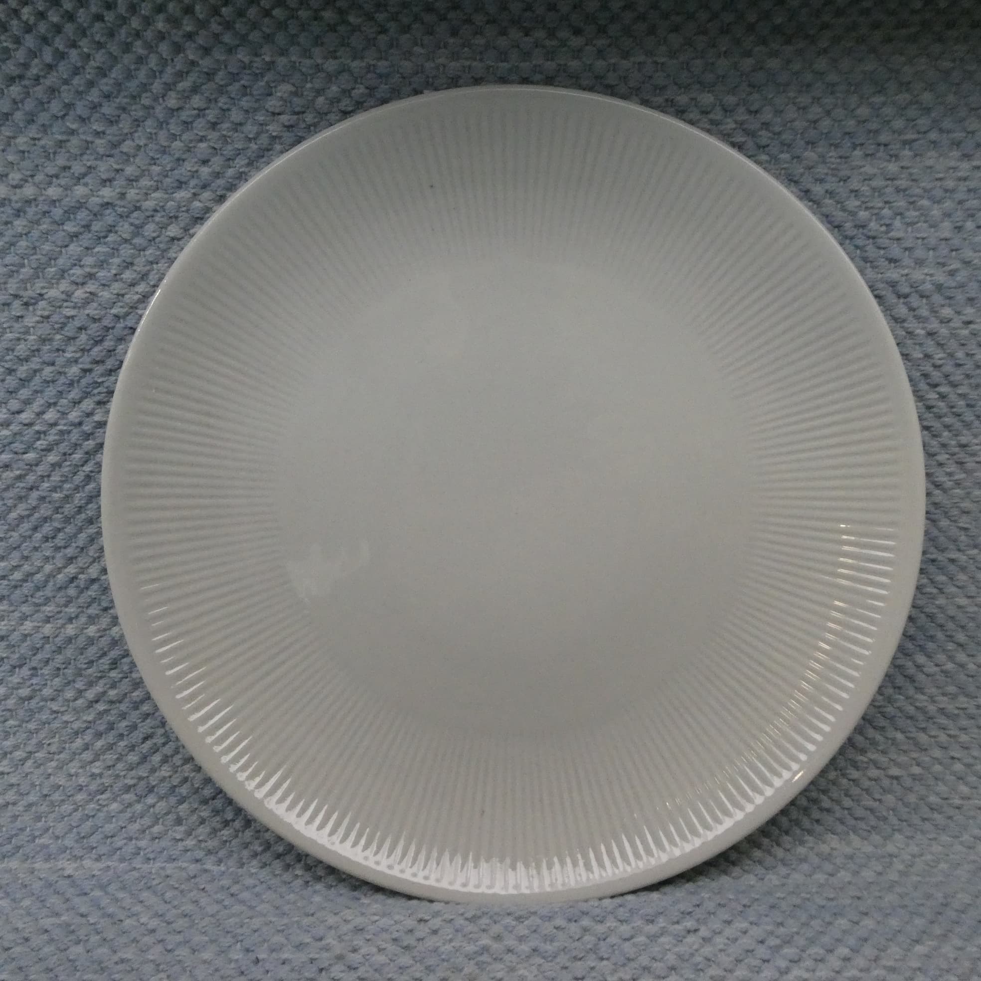 Arabia Sointu harmaa tarjoilulautanen 25 cm
