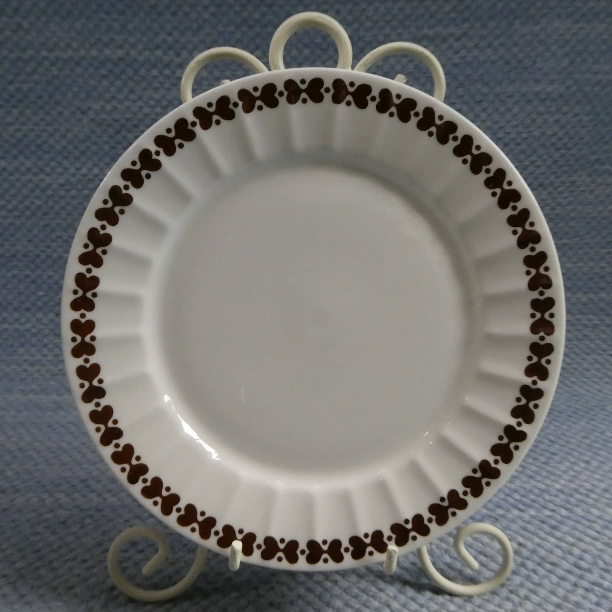 Arabia Elvikki lautanen 17 cm ruskea