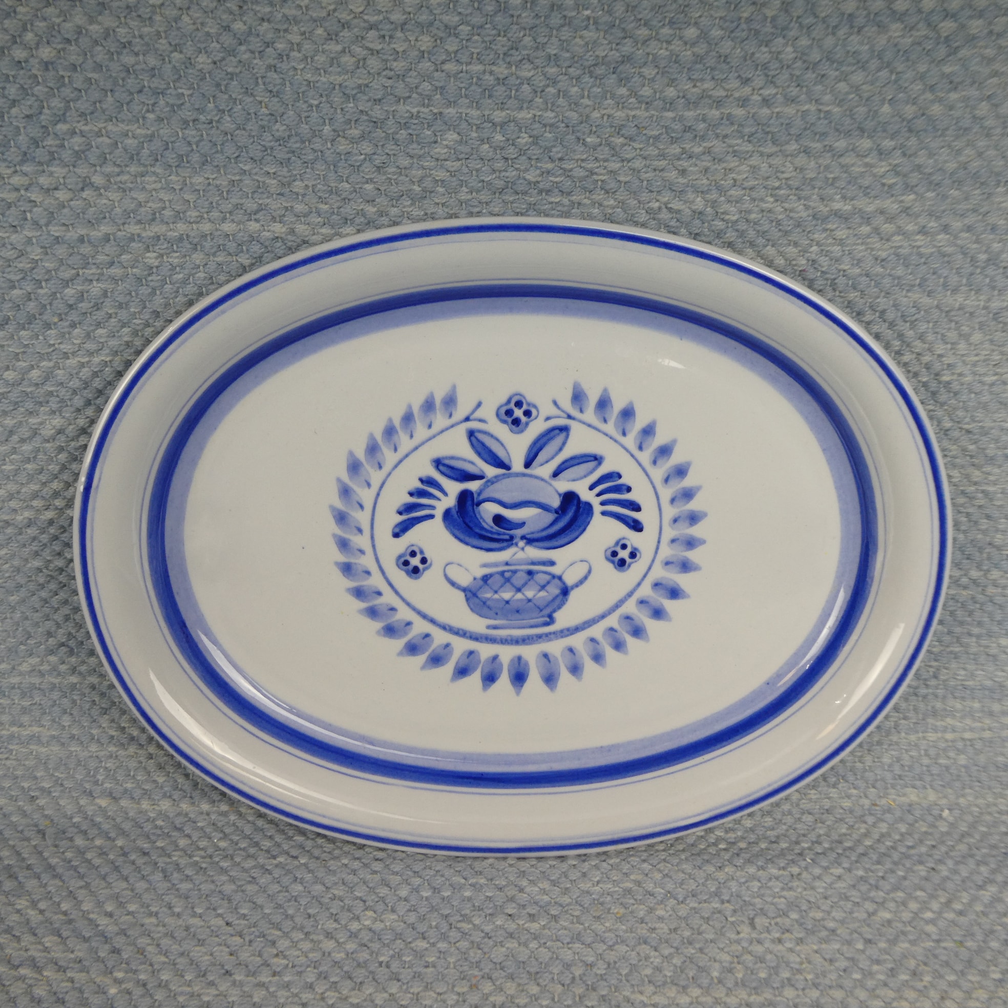 Arabia Blue rose tarjoiluvati