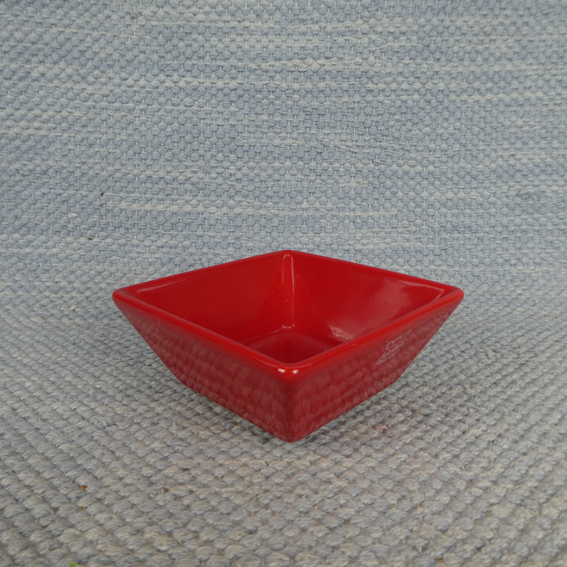 Arabia Nero tarjoilukulho 10x10 cm punainen Pekka Harni.