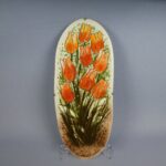 Arabia Tulppaaneja tulvillaan seinälaatta 31,5 cm Heljä Liukko-Sundström.