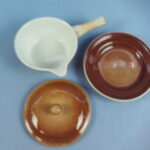 Arabia Voisula-astia ruskea.