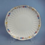 Arabia "Kukkakranssi" lautanen BB-malli.