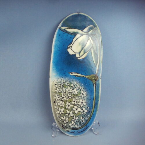 Arabia Aikaan valkovuokkojen seinälaatta 31,5 cm HLS.