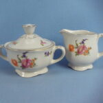 Arabia Kesäkukka sokerikko ja kermakko.  