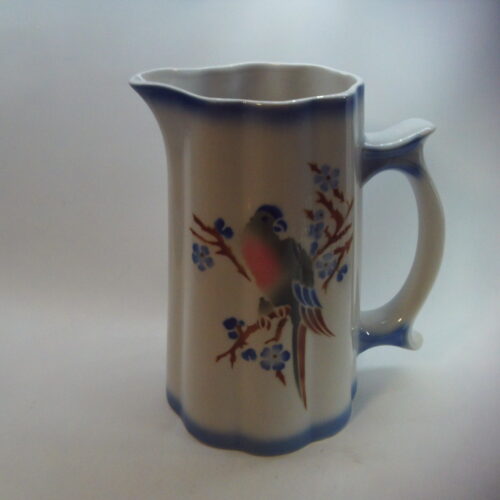 Arabia Papukaija maitokannu korkeus 23 cm.