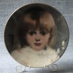 Arabia seinälautanen Tyttö ja pajunkissat, Helene Schjerfbeck.