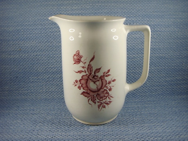 Kolme Ruusua maitokannu