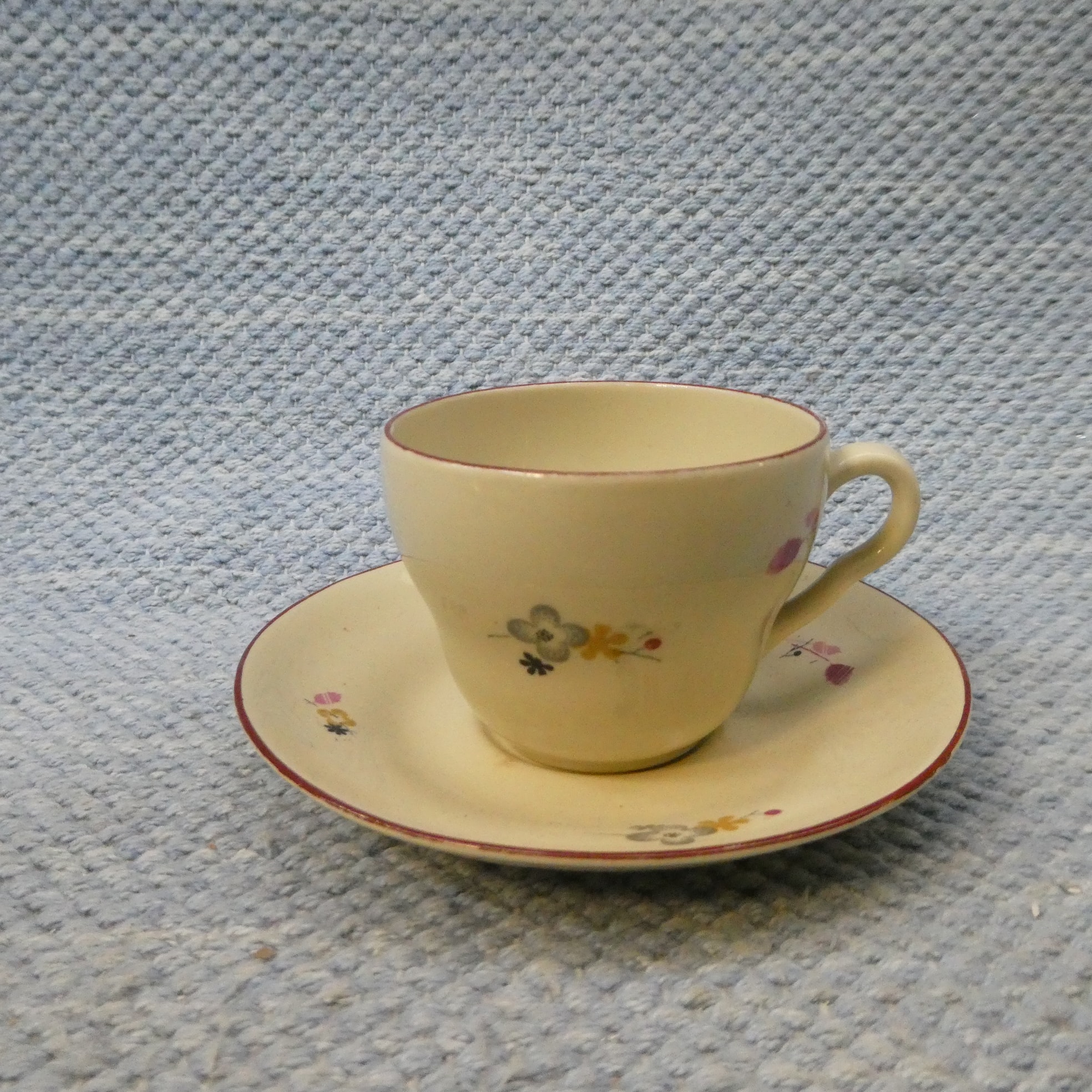 Arabia Kahvikuppi lila reunaväri