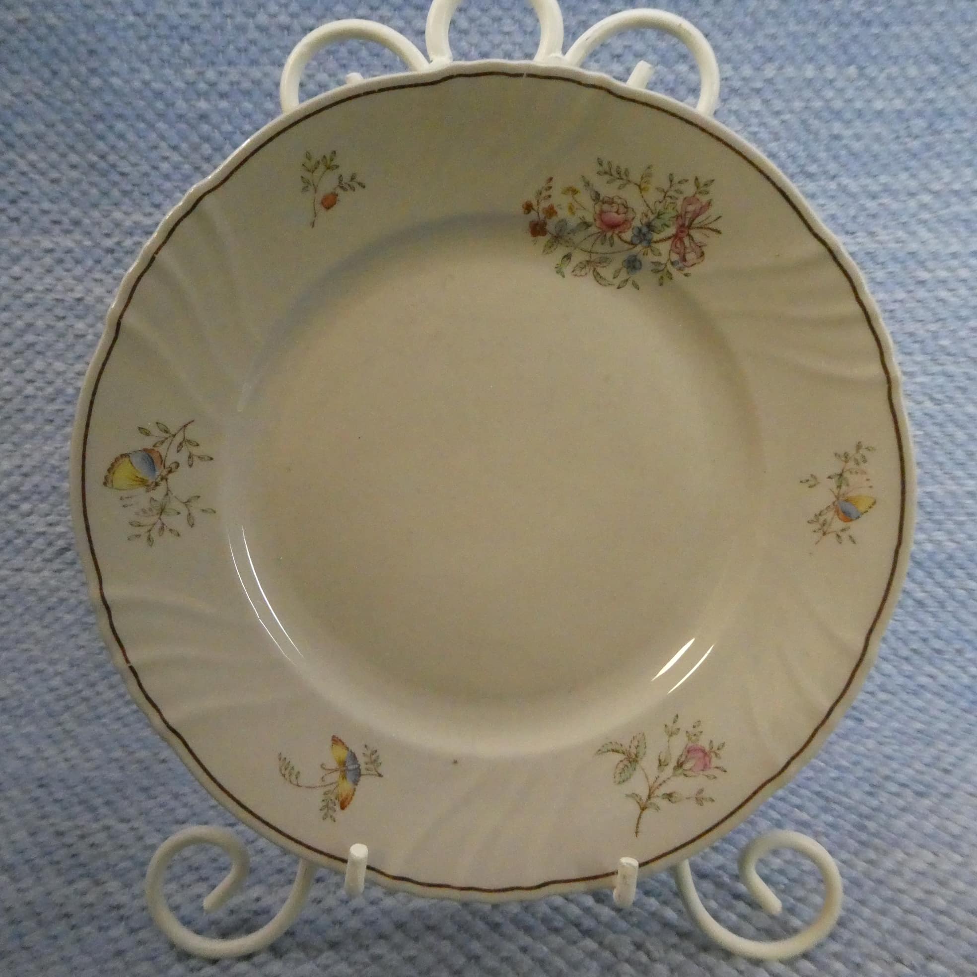Arabia Lautanen 17 cm hentoja kukkia RE-malli