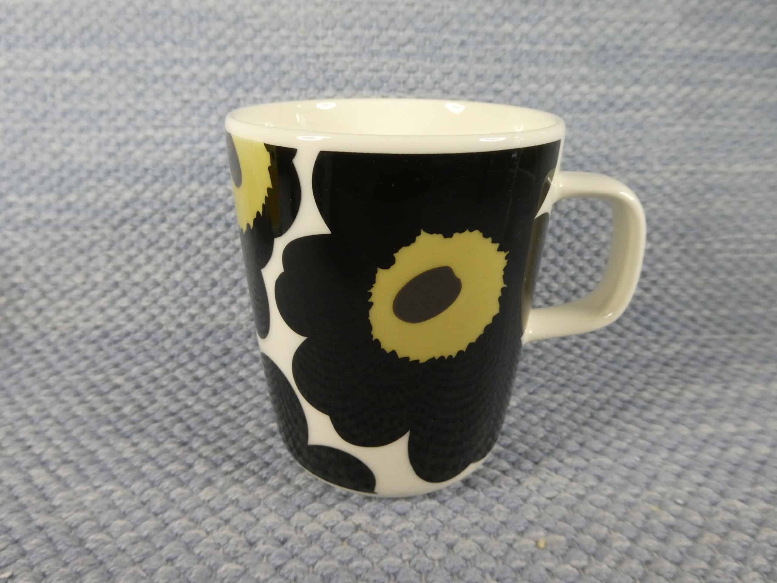Unikko muki, musta