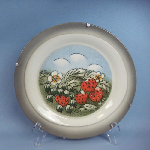 Arabia Oma maa mansikka seinälautanen HLS.