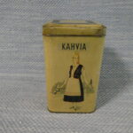 Kahvia peltipurkki