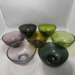 Jälkiruokakulho, erivärisiä, puristelasi, Karhula-Iittala