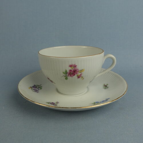 Arabia Kahvikuppi pieniä kukkia RN-malli.