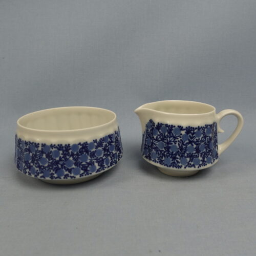 Arabia Doria sokerikko ja kermakko.