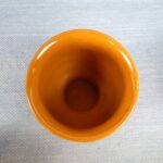 Ruskea käsinmaalattu maljakko HLA korkeus 18,5 cm