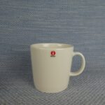 Iittala Teema muki 0,4 l valkoinen tarrallinen.