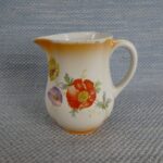 Arabia maitokannu lysterireuna kukkia IO-malli.