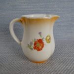 Arabia maitokannu lysterireuna kukkia IO-malli.