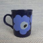 Marimekko Unikko muki tummansininen vanha.