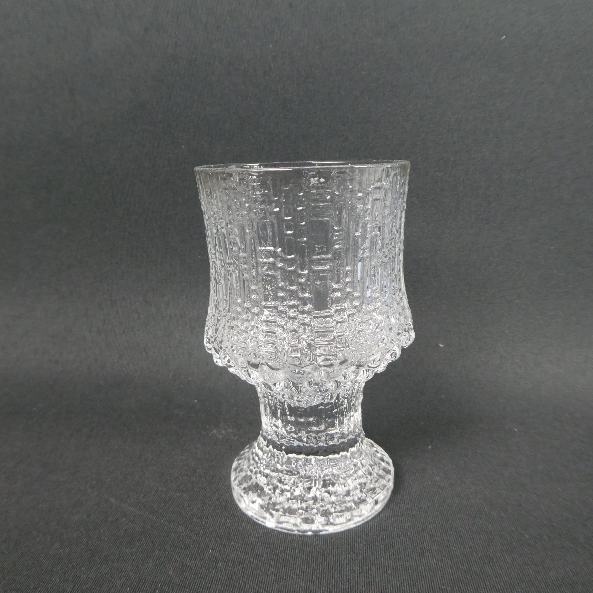 Iittala Ultima Thule väkeväviinilasi 11 cl jalallinen.