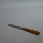 Fiskars Veitsi teak-varsi.