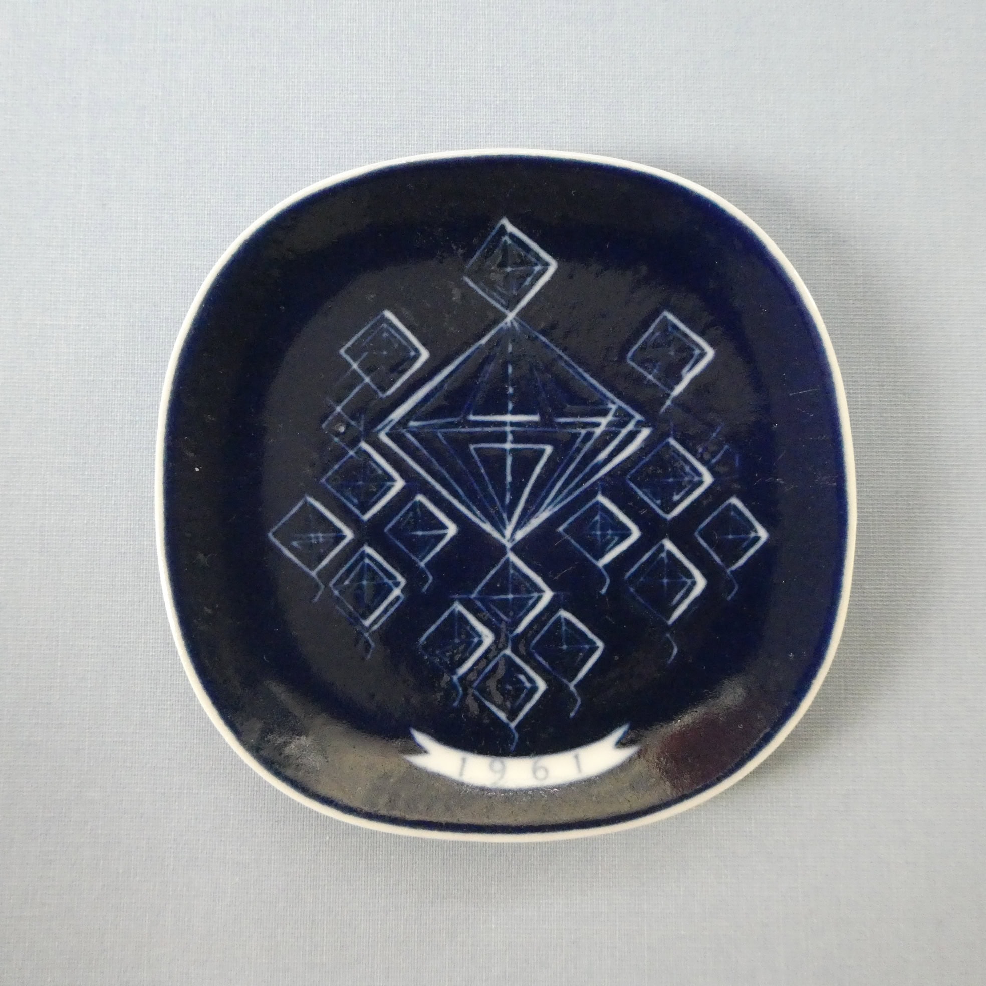 Arabia seinälautanen  vuosi 1961 halk. 12 cm.