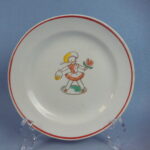 Arabia Lasten lautanen tyttö ja kukka 14,5 cm.