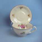 Arabia Kahvikuppi ruusuja punainen reuna.