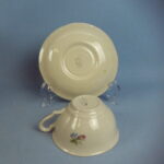 Arabia Kahvikuppi ruusuja punainen reuna.