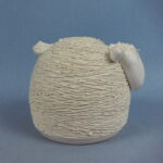 Marjaana Maula Valkoinen keramiikkalammas.