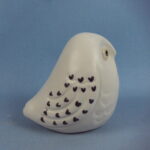 Punainen paja Pöllöpilli valkoinen.