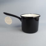 Muurla Emalikasari musta.