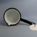 Muurla Emalikasari musta.