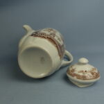 Arabia Singapore kahvikannu ruskea ei kultausta.