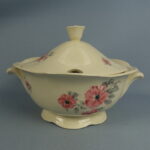 Arabia "Unikko" kannellinen kulho vaaleanpunainen AS-malli.